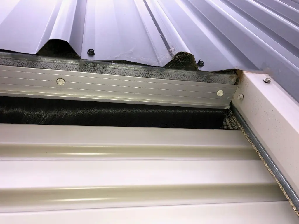 cepillo-estandar-vertical-en-cortina-enrollable